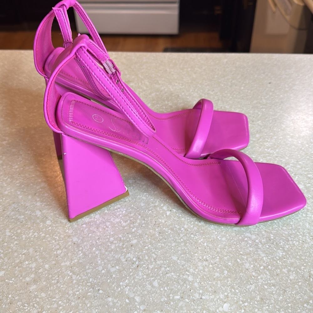 Sheln Neon Barbie Pink Heels Sz 8.5